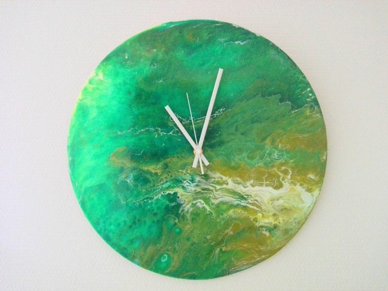 Wanduhr handgefertigt
